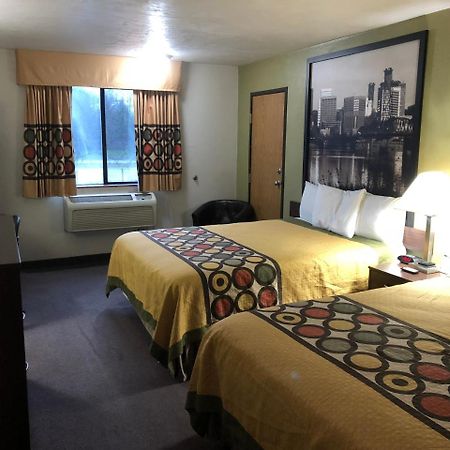 Super 8 By Wyndham Salem Hotel Exterior photo